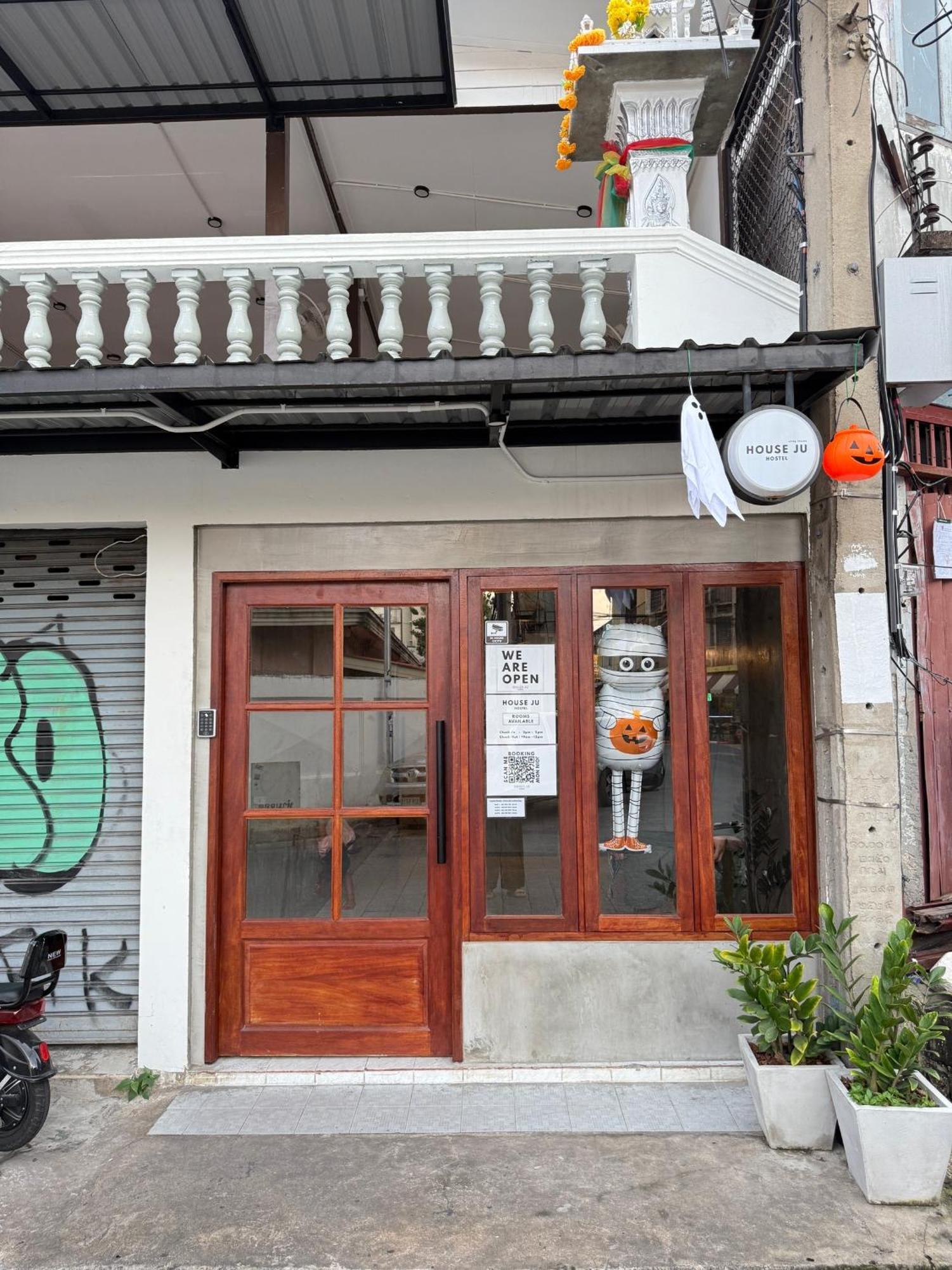 House Ju Hostel Bangkok Exterior photo