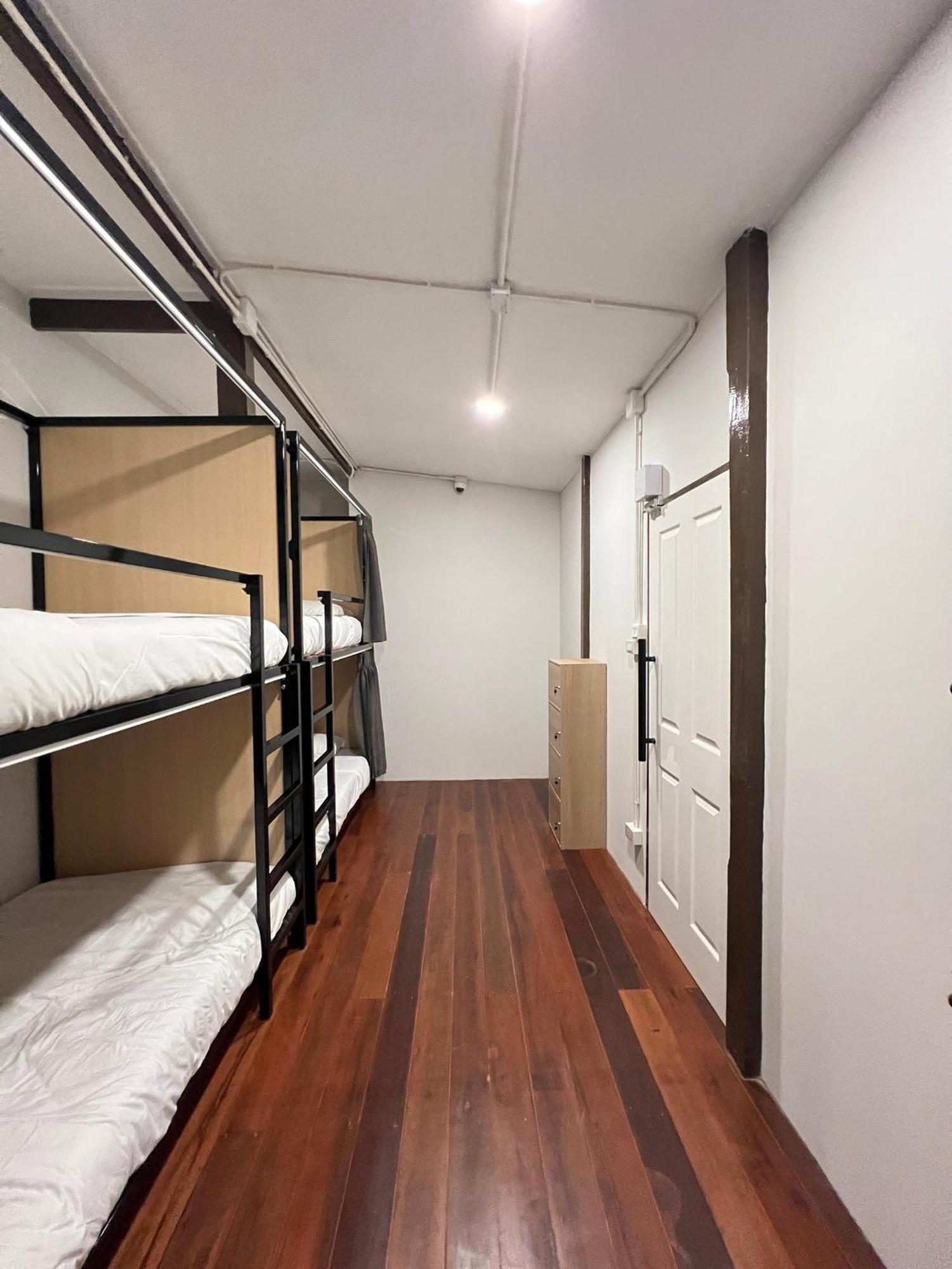 House Ju Hostel Bangkok Exterior photo