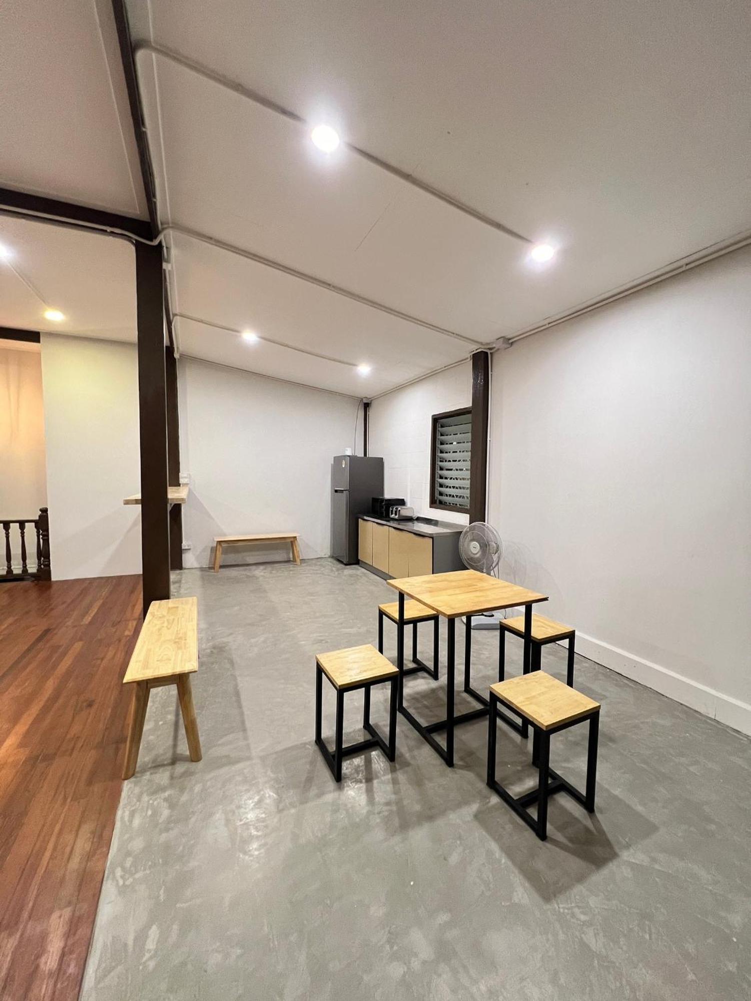 House Ju Hostel Bangkok Exterior photo