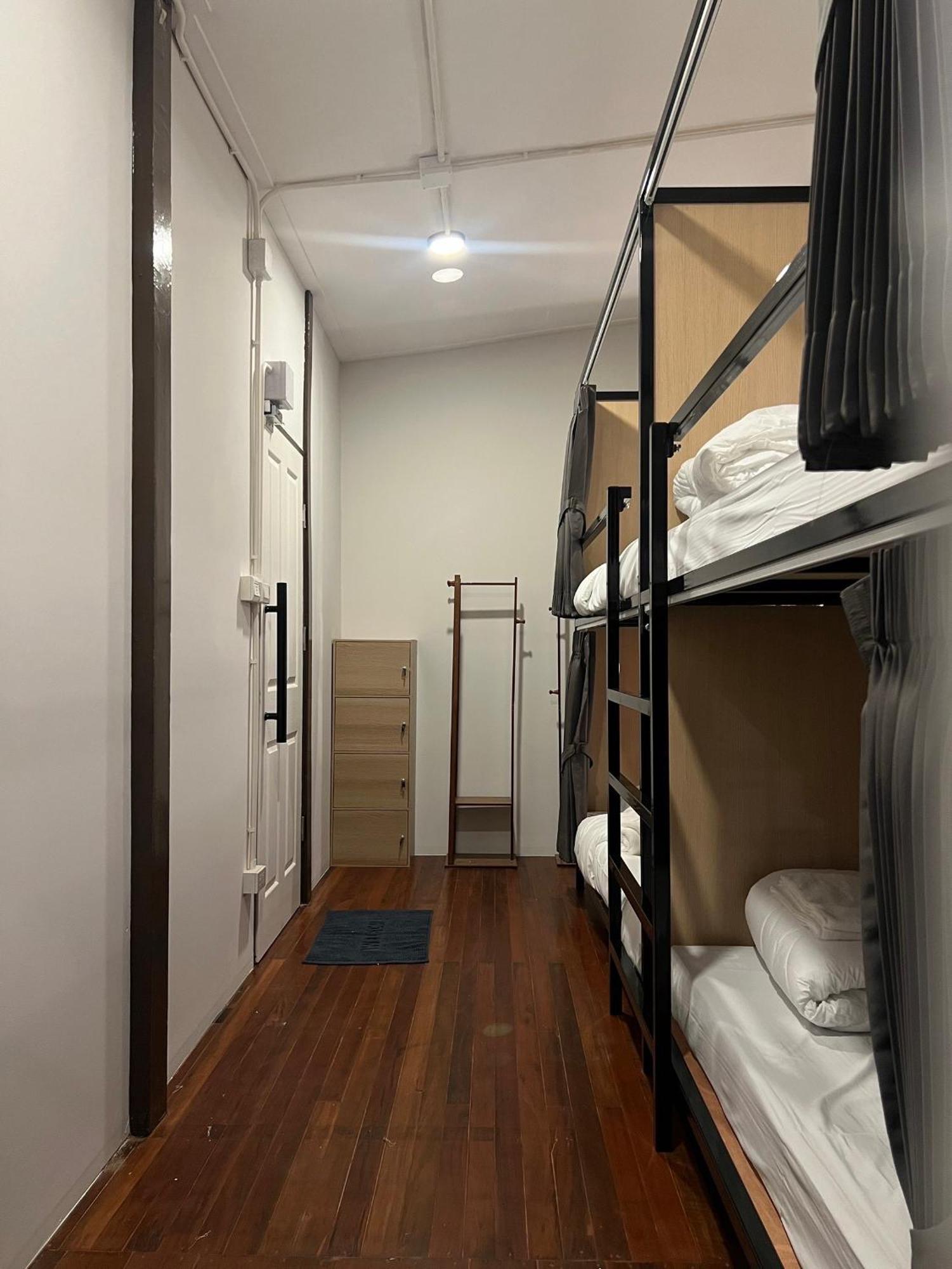 House Ju Hostel Bangkok Exterior photo